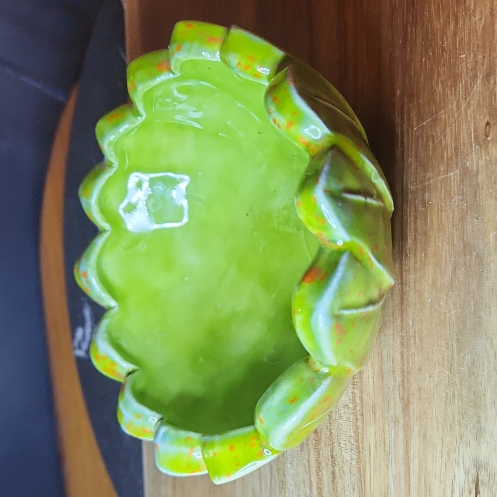 Vintage 5 in Ceramic splattered artichoke bowl